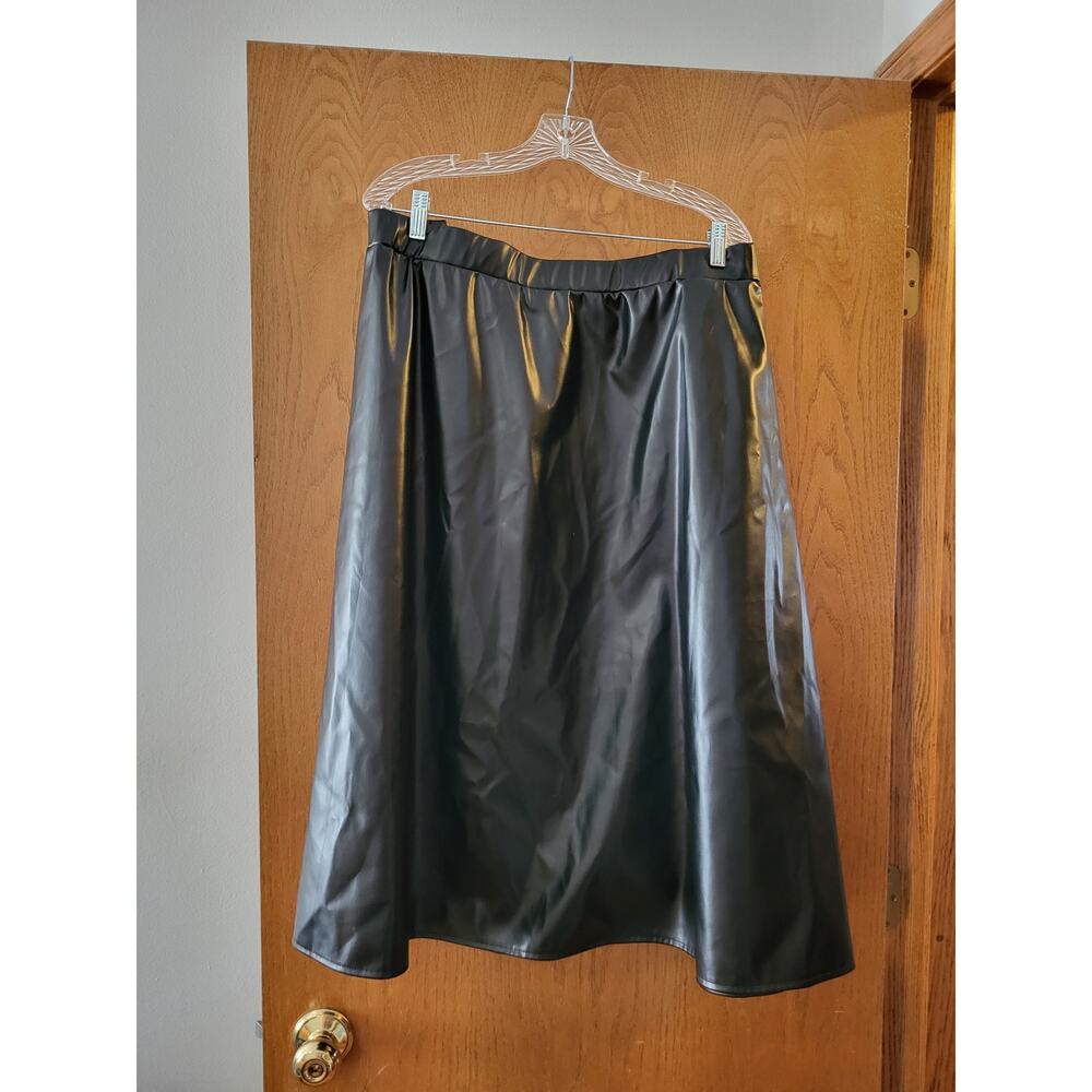 BloomChic Faux Leather Party Moto Style Elastic Knee-Length Skirt NWT US 30